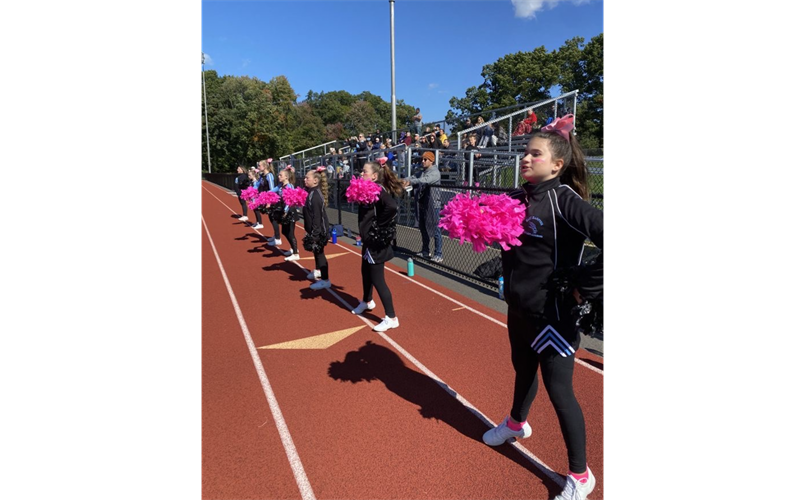 Cheerleaders at the game!